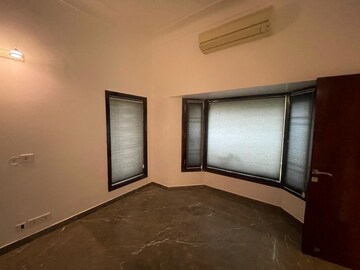 Room in 3 BHK Builder Floor at Defence Colony – for Rent