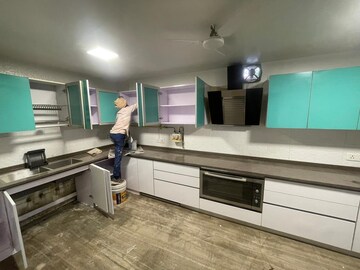 Furnished Amenities in 3 BHK Builder Floor at Defence Colony – for Rent