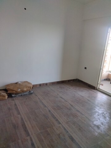Room in 2 BHK Apartment at VVIP Addresses, Raj Nagar Extension – for Rent