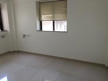 Room in 2 BHK Apartment at Samudra Gaurav, Worli – for Rent