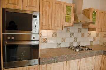 Furnished Amenities in 3 BHK Apartment at Jor Bagh – for Rent