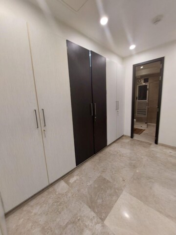 Room in 3 BHK Apartment at Indiabulls Sky, Lower Parel – for Rent