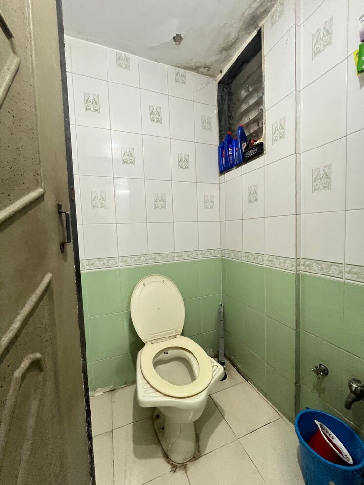 Bathroom, tirupati-chs-nerul 1 Bedroom 650 Sq.Ft. Apartment In Nerul Navi Mumbai 8177395