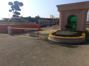 Parking in 5 BHK Villa at Gomti Nagar – for Sale