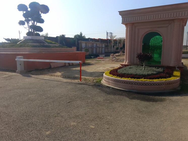  Parking, gomti nagar 5 Bedroom 2450 Sq.Ft. Villa In Gomti Nagar Lucknow 8177410