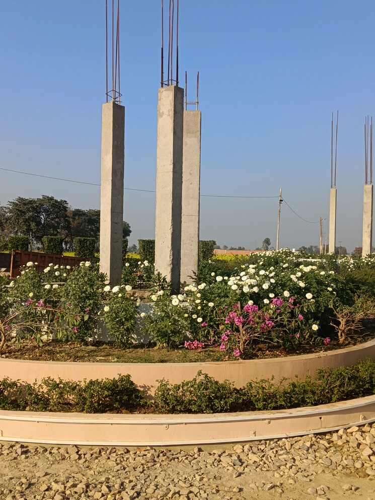 Garden, gomti nagar 5 Bedroom 2450 Sq.Ft. Villa In Gomti Nagar Lucknow 8177410