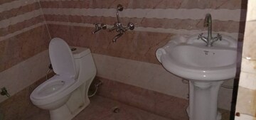 Bathroom in 1 BHK Builder Floor at Jyoti Kiran RWA, Pi I And Ii Greater Noida – for Rent