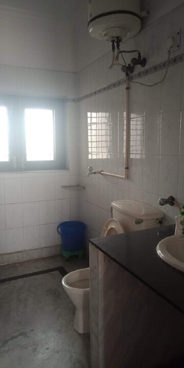 Bathroom in 3 BHK Builder Floor at Jyoti Kiran RWA, Pi I And Ii Greater Noida – for Rent