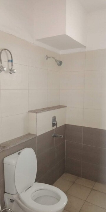 Bathroom in 3 BHK Builder Floor at Jyoti Kiran RWA, Pi I And Ii Greater Noida – for Rent