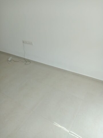 Room in 2 BHK Apartment at Sheth Vasant Oasis, Andheri East – for Rent