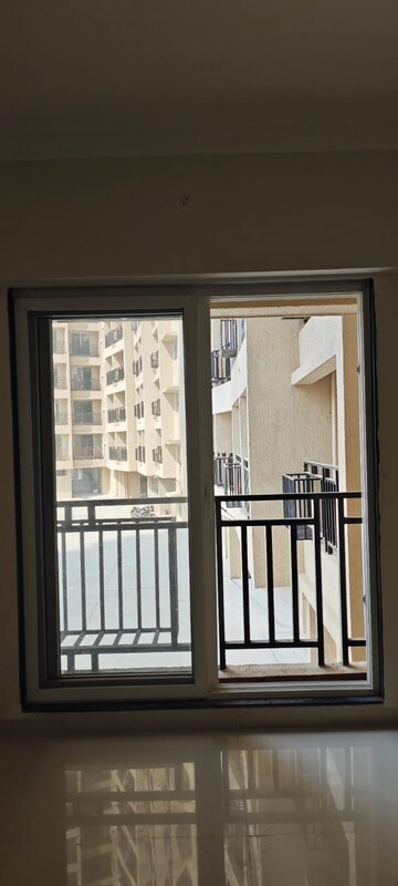 Room in 1 BHK Apartment at Raunak Heights, Ghodbunder Road – for Rent