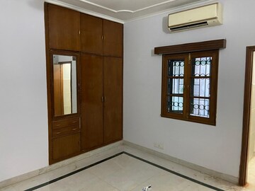 Room in 1 BHK Apartment at Vasant Kunj – for Sale