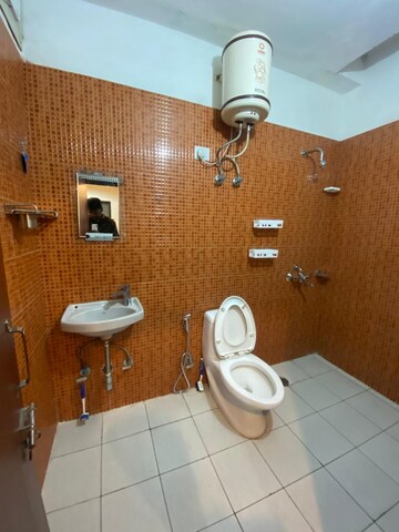 Bathroom in 1 BHK Independent House at Ansal Plaza Sector-23, Sector 23 – for Rent