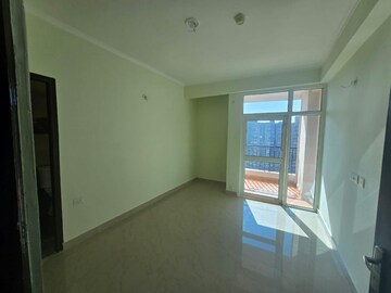Room in 3 BHK Apartment at JKG Palm Court, Sector 16c Greater Noida – for Rent