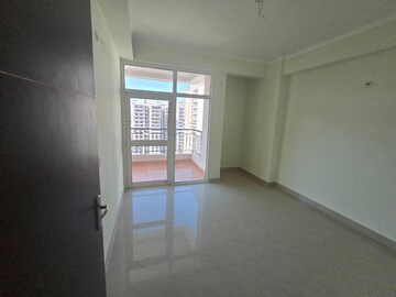 Room in 3 BHK Apartment at JKG Palm Court, Sector 16c Greater Noida – for Rent