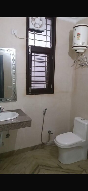 Bathroom in 1 RK Builder Floor at Sector 24 – for Rent