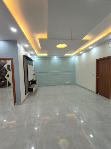 Room in 3 BHK Builder Floor at Palam Vihar Residents Association, Palam Vihar – for Rent