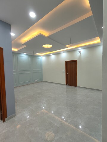 Room in 3 BHK Builder Floor at Palam Vihar Residents Association, Palam Vihar – for Rent