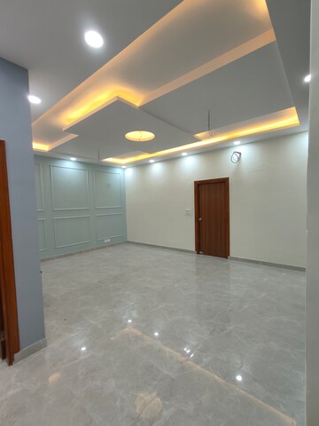 Room in 3 BHK Builder Floor at Palam Vihar Residents Association, Palam Vihar – for Rent