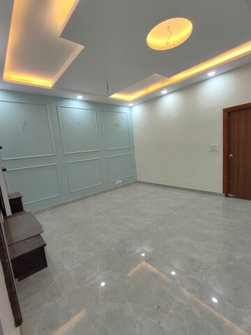 Room in 3 BHK Builder Floor at Palam Vihar Residents Association, Palam Vihar – for Rent