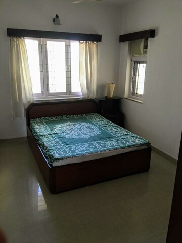 Room in 1 BHK Apartment at Bandra West – for Rent