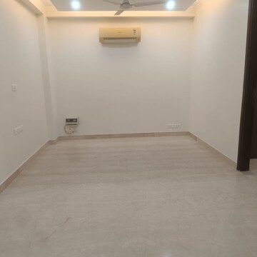 Room in 3 BHK Builder Floor at Lajpat Nagar Iii – for Rent