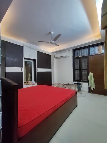 Bedroom in 2 BHK Builder Floor at Sector 30 – for Rent