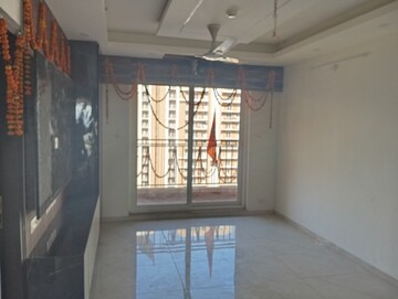 Room in 3.5 BHK Apartment at Rishita Manhattan, Gomti Nagar – for Rent