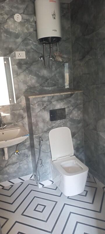 Master Bedroom in Studio Builder Floor at RWA Residential Society, Sector 40 – for Rent