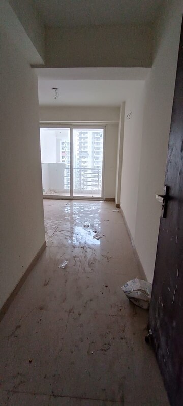 Building Lobby in 3 BHK Builder Floor at BPTP Amstoria Country Floor, Sector 102 – for Sale