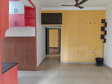 Room in 2 BHK Apartment at Antriksh Golf View, Sector 78 – for Rent