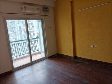 Room in 2 BHK Apartment at Antriksh Golf View, Sector 78 – for Rent