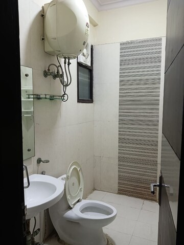 Bathroom in 2 BHK Builder Floor at Saurabh Niwas, Sector 40 – for Rent