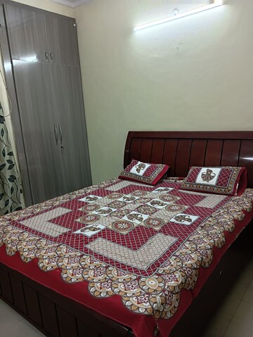Bedroom in 2 BHK Builder Floor at Saurabh Niwas, Sector 40 – for Rent