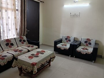 Bedroom in 2 BHK Builder Floor at Saurabh Niwas, Sector 40 – for Rent