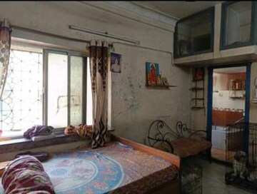 Living Room in 6+ BHK Independent House at Hazra Road – for Sale