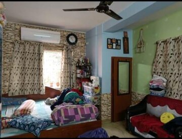 Living Room in 6+ BHK Independent House at Hazra Road – for Sale