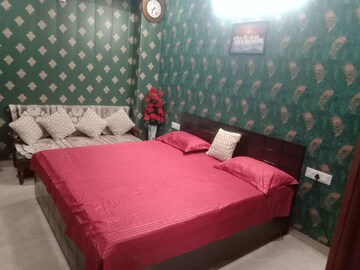 Bedroom in 2 BHK Builder Floor at RWA Residential Society, Sector 40 – for Rent