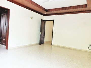 Room in 4 BHK Builder Floor at Anand Lok – for Rent