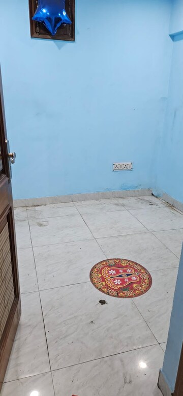 Furnished Amenities in 1.5 BHK Apartment at Dilshad Garden – for Rent