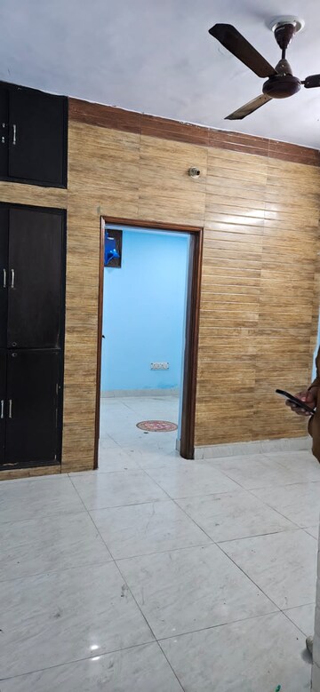 Room in 1.5 BHK Apartment at Dilshad Garden – for Rent