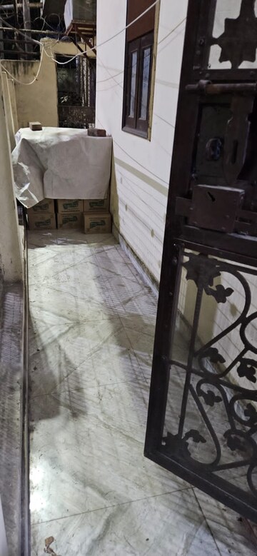 Staircase in 1.5 BHK Apartment at Dilshad Garden – for Rent