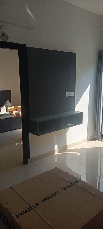 Furnished Amenities in 1 BHK Builder Floor at DLF Star Mall, Sector 30 – for Rent