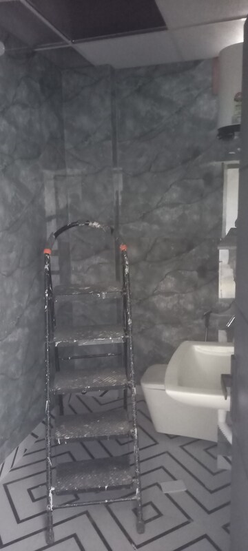 Furnished Amenities in 1 BHK Builder Floor at DLF Star Mall, Sector 30 – for Rent