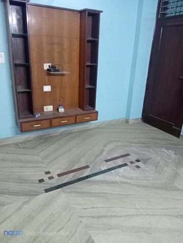 Room in 3 BHK Builder Floor at Dilshad Garden – for Rent