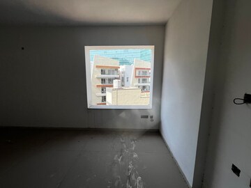 Room in 4 BHK Apartment at Madhapur – for Sale