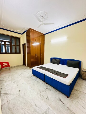 Bedroom in 3 BHK Builder Floor at Saurabh Niwas, Sector 40 – for Rent