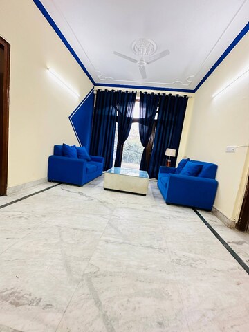 Master Bedroom in 3 BHK Builder Floor at Gupta Awas, Sector 43 – for Rent