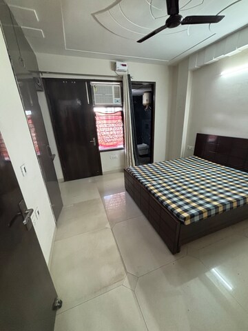 Room in 2 BHK Apartment at RWA Residential Society Sector 46, Sector 46 – for Rent