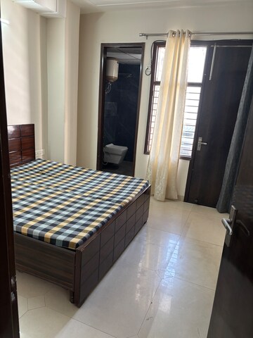 Room in 2 BHK Apartment at RWA Residential Society Sector 46, Sector 46 – for Rent